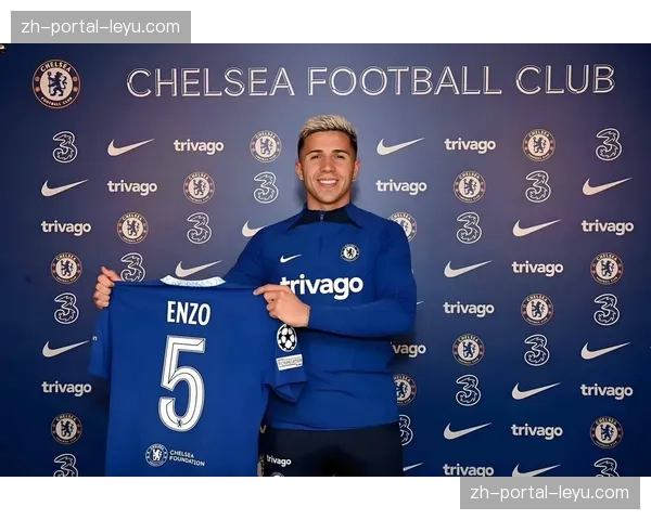 切尔西控球推进遭遇维拉中场绞杀,恩佐出球线路受限制约发挥 切尔西控球推进遭遇维拉中场绞杀,恩佐出球线路受限制约发挥